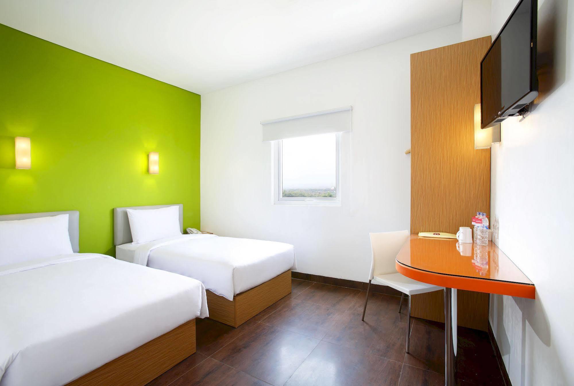 Amaris Hotel Tangerang Exterior photo